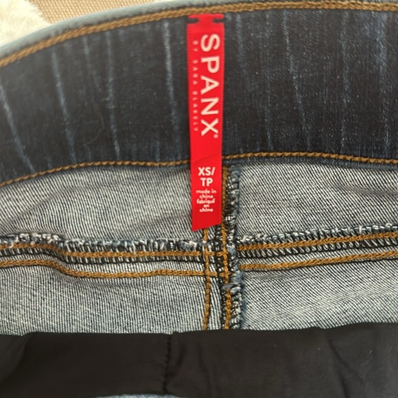 Spanx Distressed Denim High Rise Leggings 
Size: XS - Picture 6 of 9